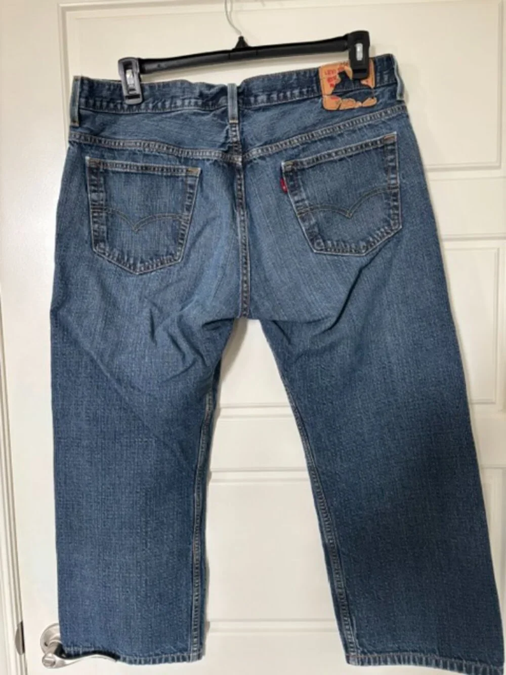 Men's Levi blue jeans dark stonewash - size 36/28 - comfortable!